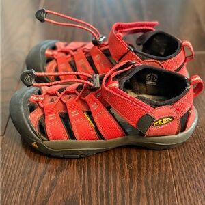 Kids Keen Shoes - Size 2US
